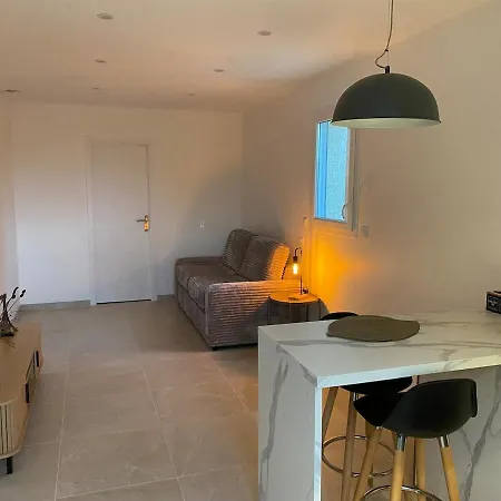 Cosy With Garden Apartment *
