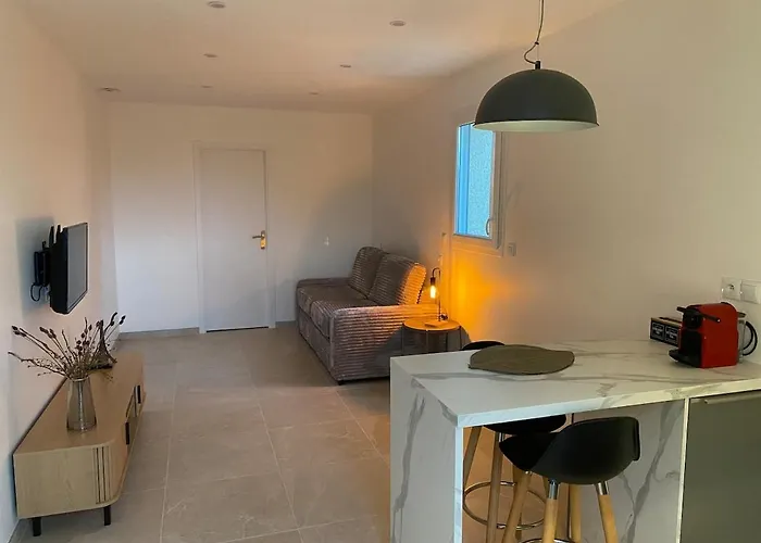 Cosy With Garden Apartment *