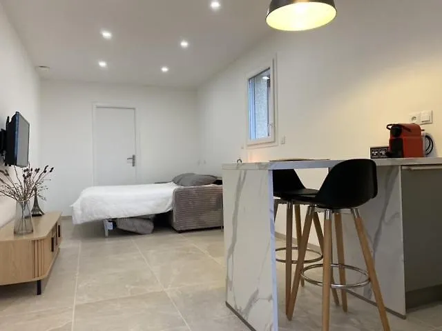 Cosy With Garden Apartment *