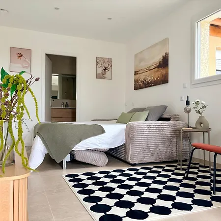 Apartman Cosy With Garden
