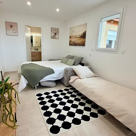 Cosy With Garden Apartman *
